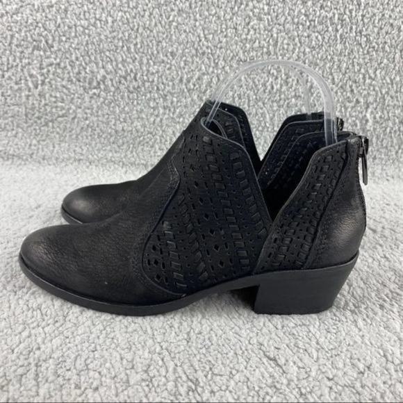 𝅺VINCE CAMUTO PRASATA BOOTIES Black Nubuck Suede Leather Boots‎ Zip Womens 6 - Picture 4 of 16